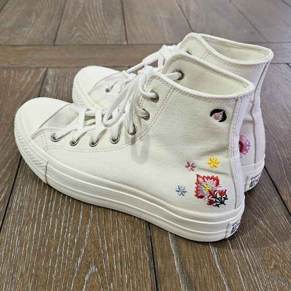 Converse Chuck Taylor All Star Lift Platform Floral Embroidery, Womens size 8.5 - Picture 2 of 14